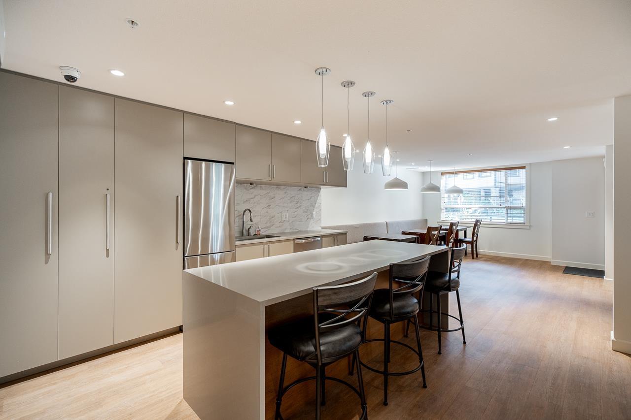 210 14588 MCDOUGALL DRIVE, White Rock