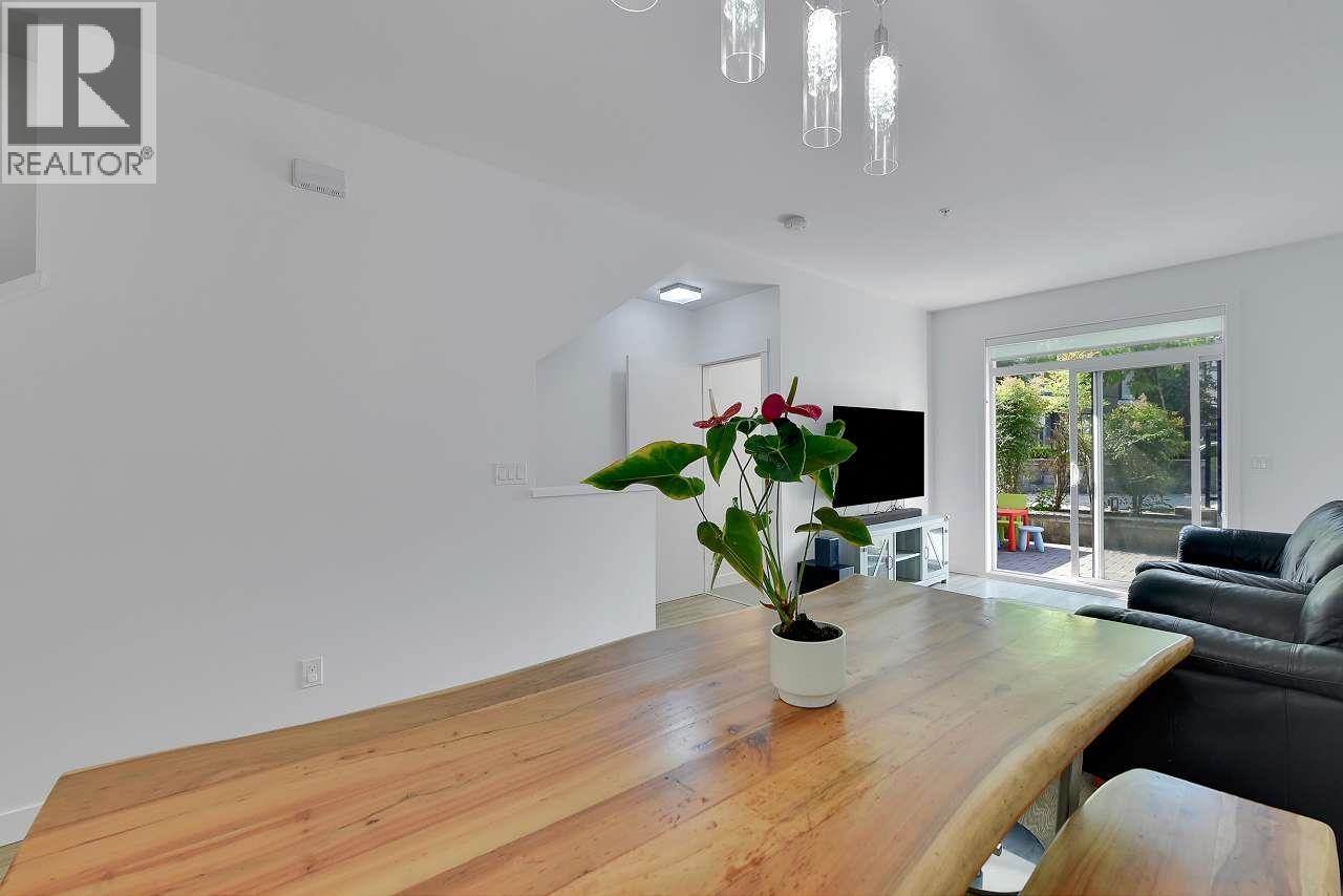 6 7039 MACPHERSON Avenue - photo 2