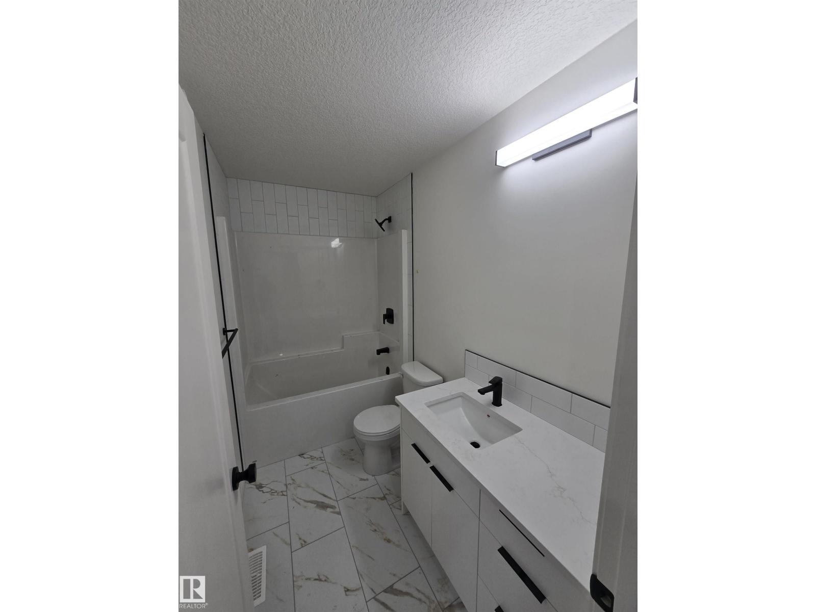 7706 174A AV NW, Edmonton