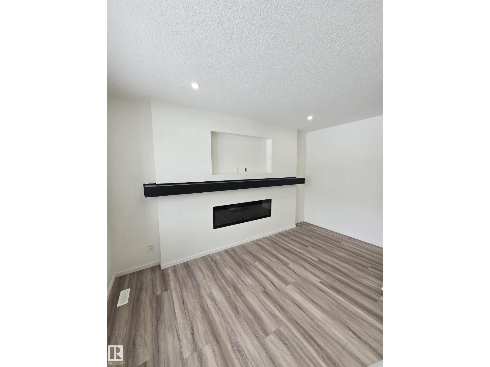 7706 174A AV NW, Edmonton