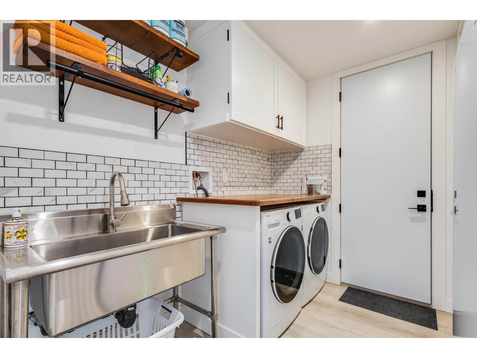 7235 Dunwaters Road - 35