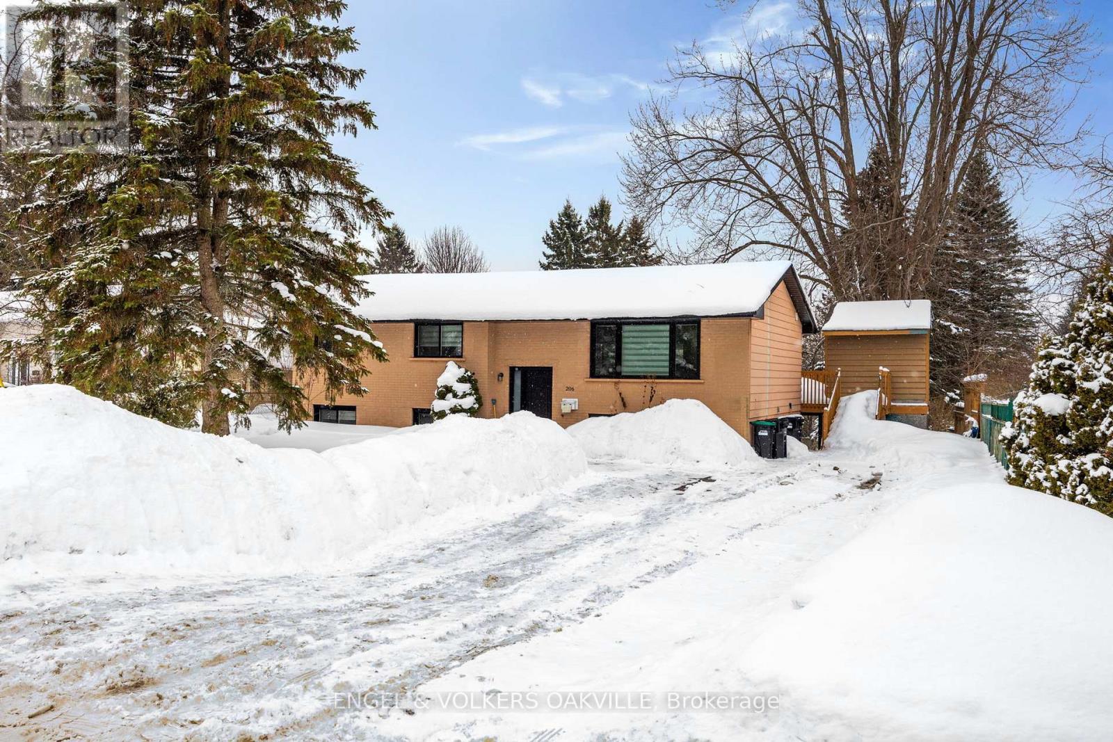 206 YEATES AVENUE - 1