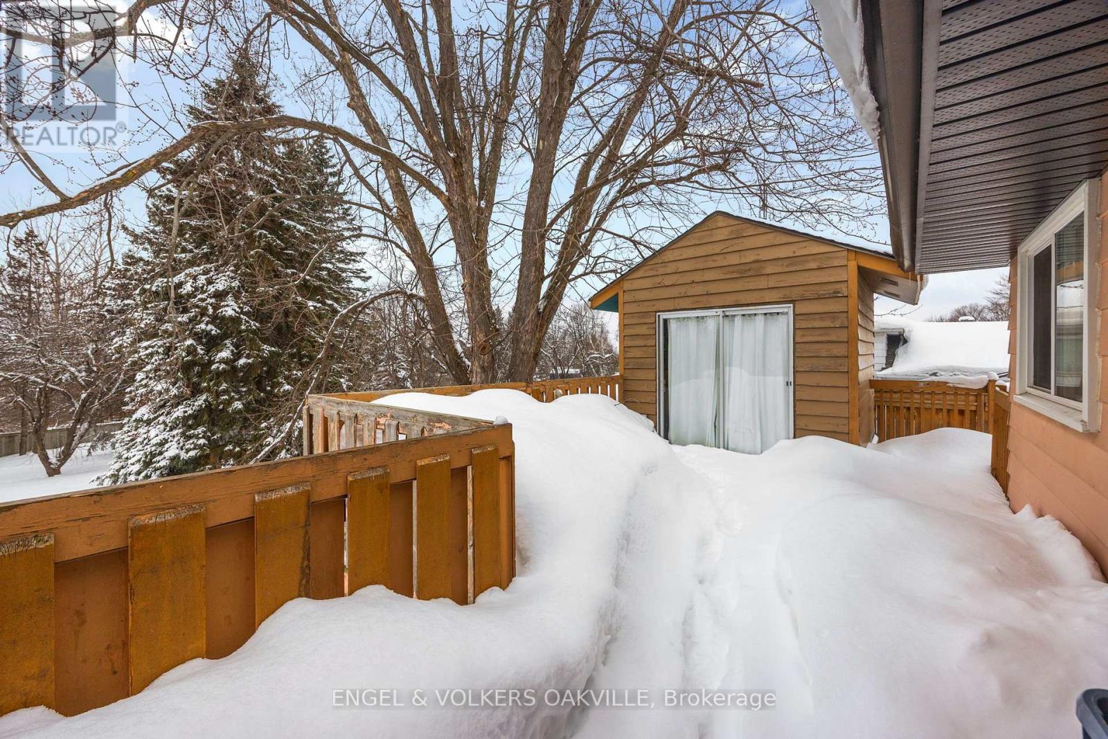 206 YEATES AVENUE - 32