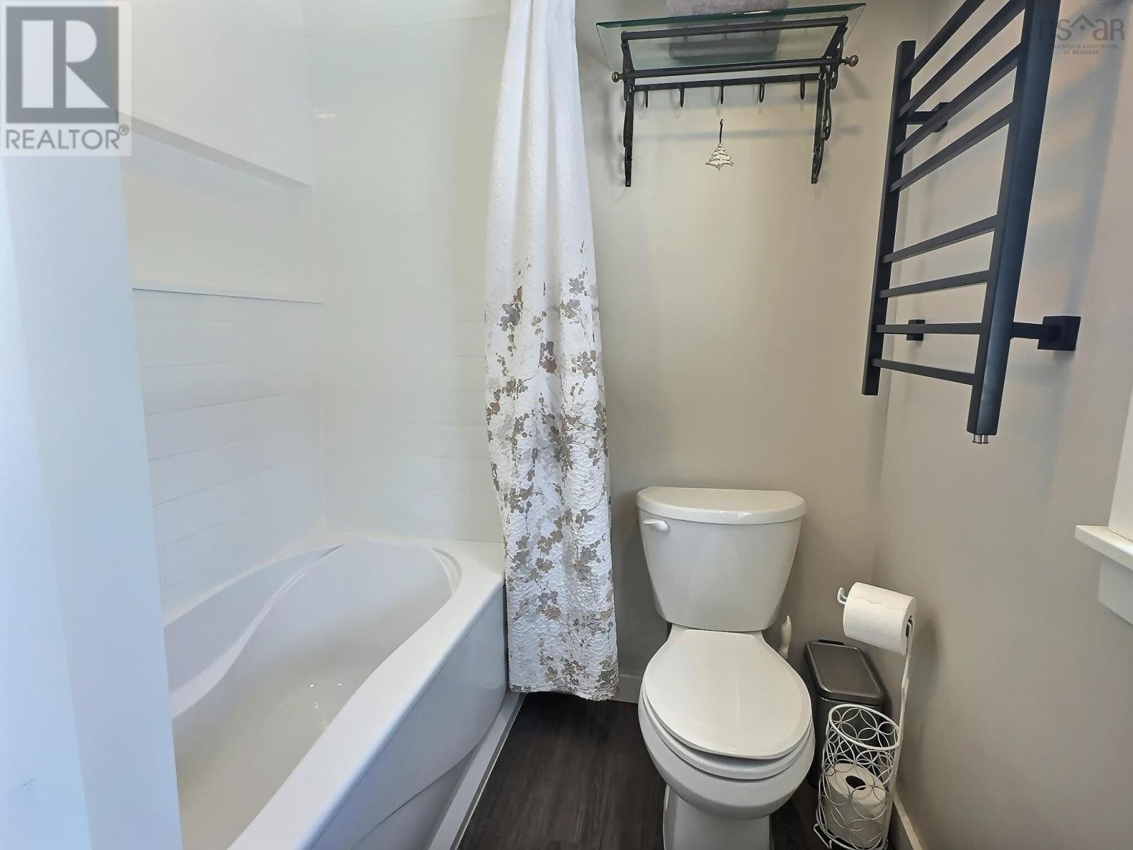 Property 9 of 21 of 556 Valley Road