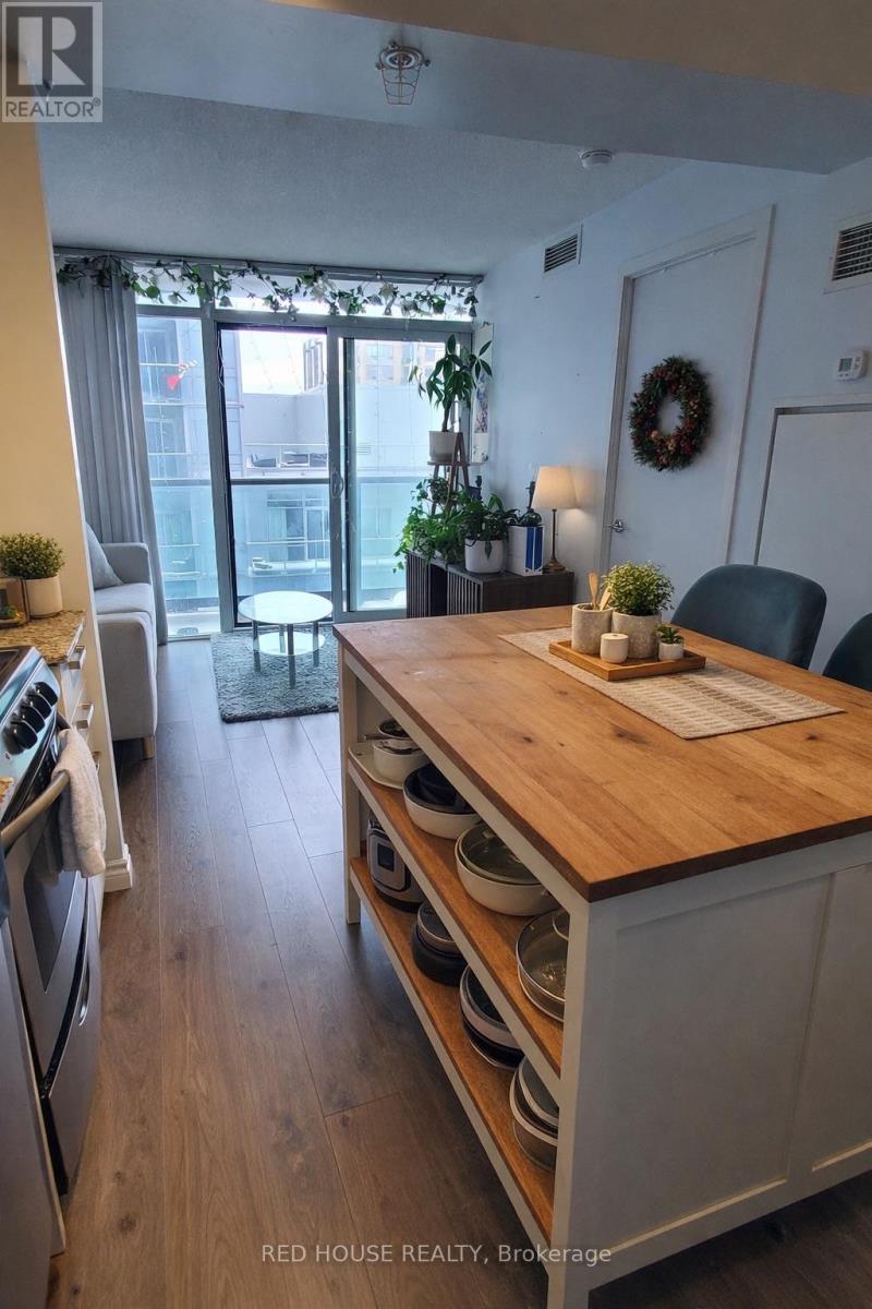 36 Lisgar Street North 1012W