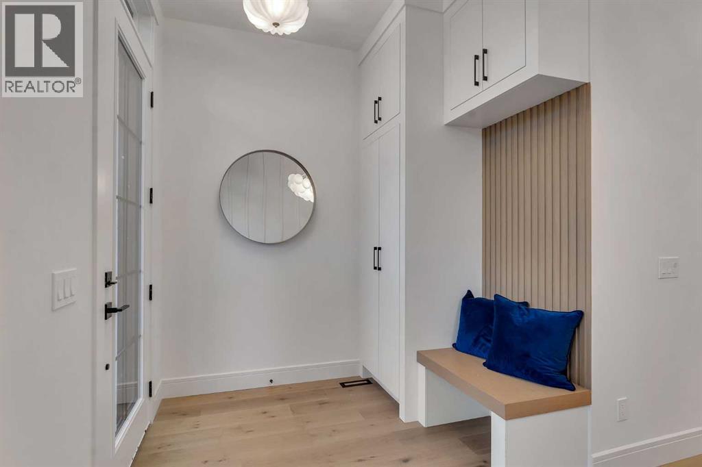 1729 19 Avenue NW - Photo 5 of 50, Calgary, Alberta