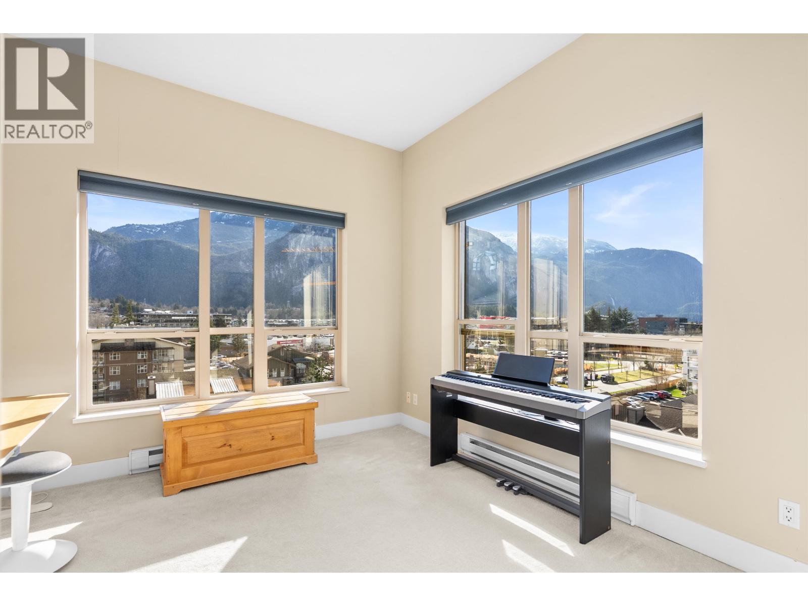 602 1211 VILLAGE GREEN WAY, Squamish