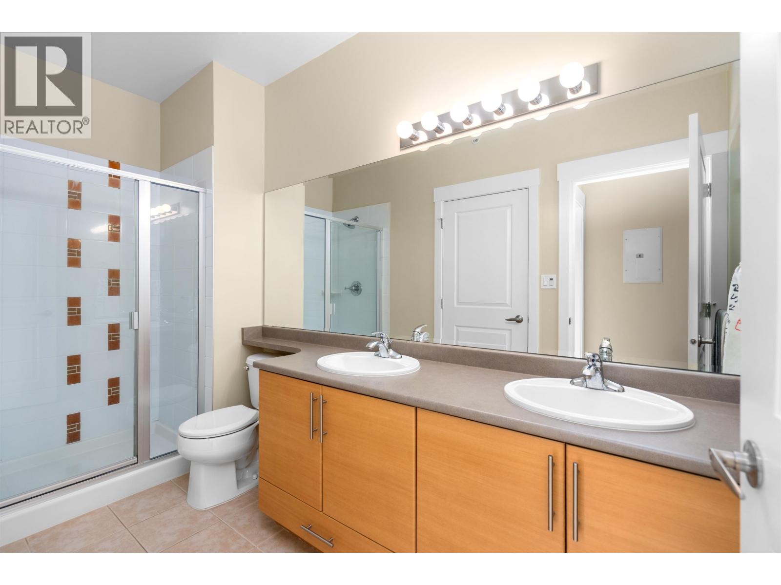 602 1211 VILLAGE GREEN WAY, Squamish