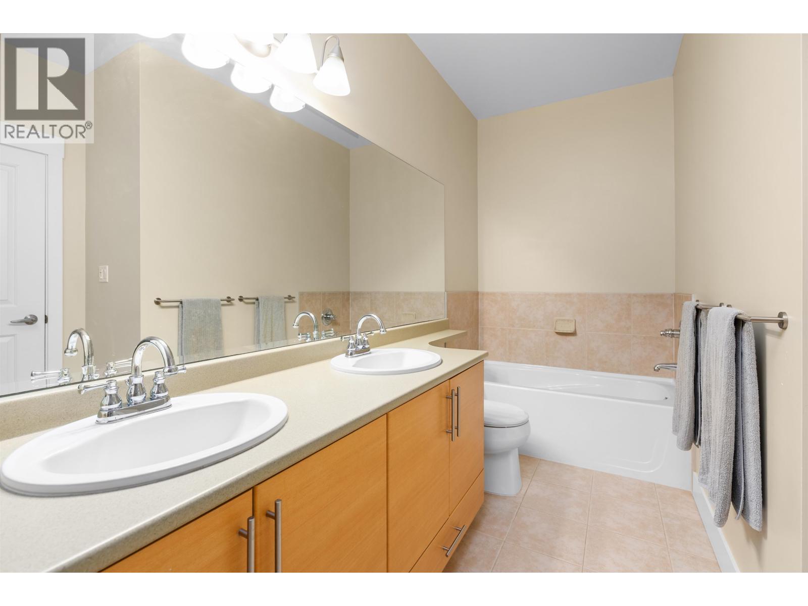 602 1211 VILLAGE GREEN WAY, Squamish