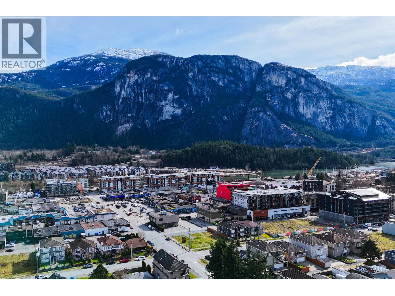 602 1211 VILLAGE GREEN WAY, Squamish