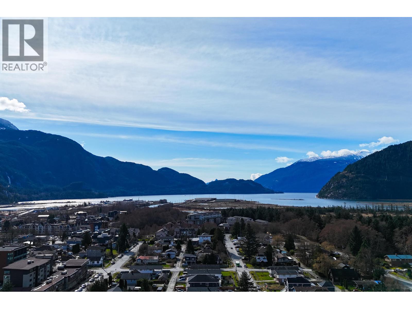 602 1211 VILLAGE GREEN WAY, Squamish