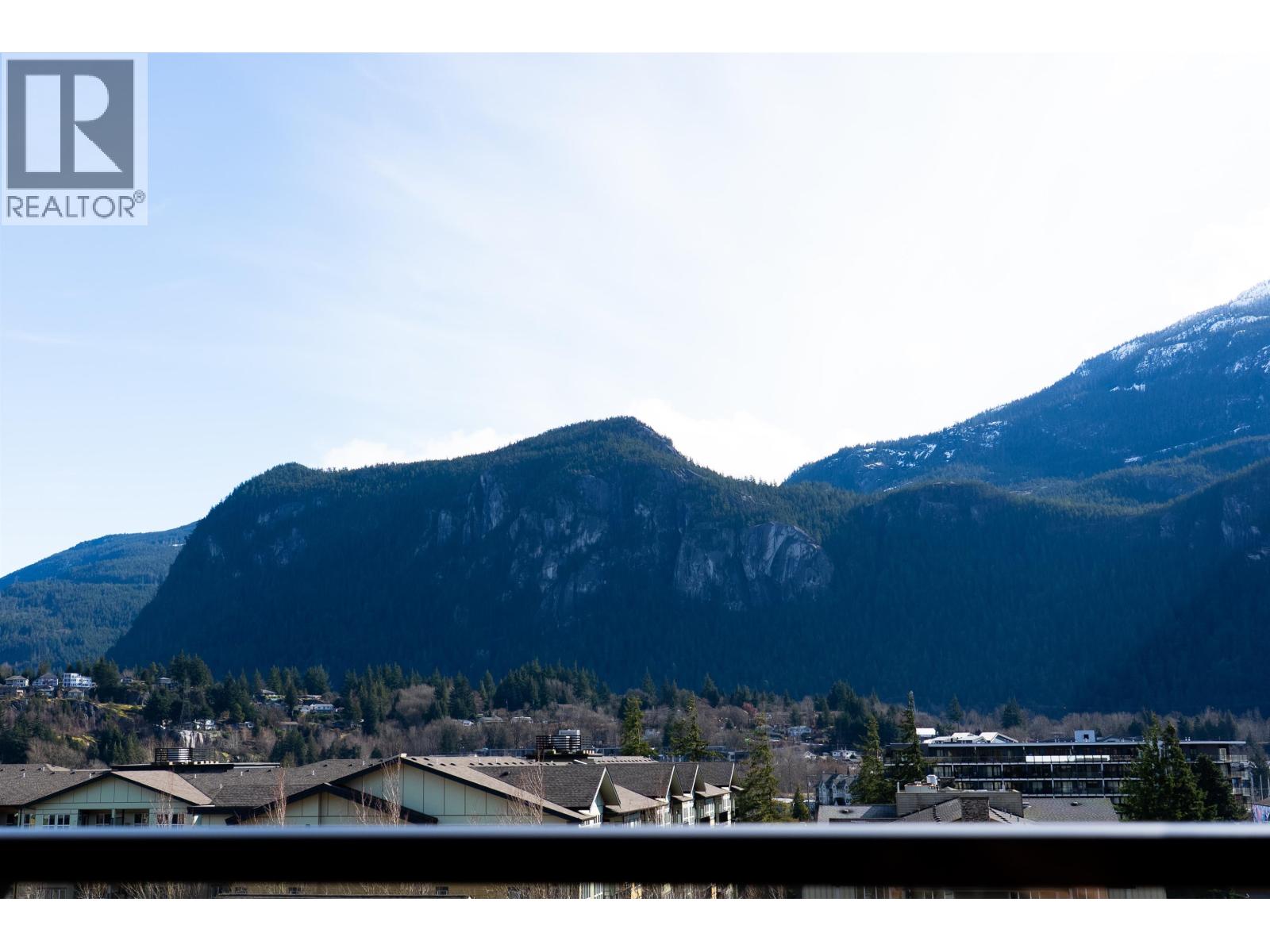 602 1211 VILLAGE GREEN WAY, Squamish