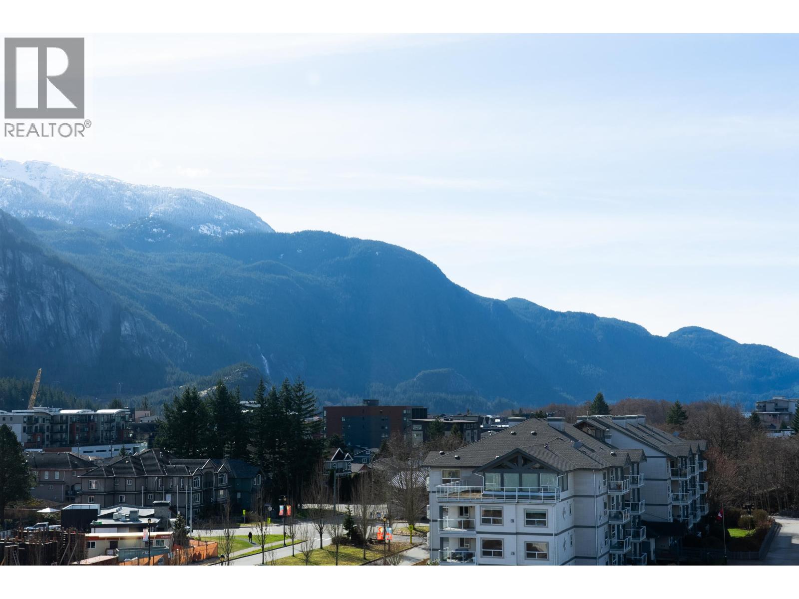 602 1211 VILLAGE GREEN WAY, Squamish