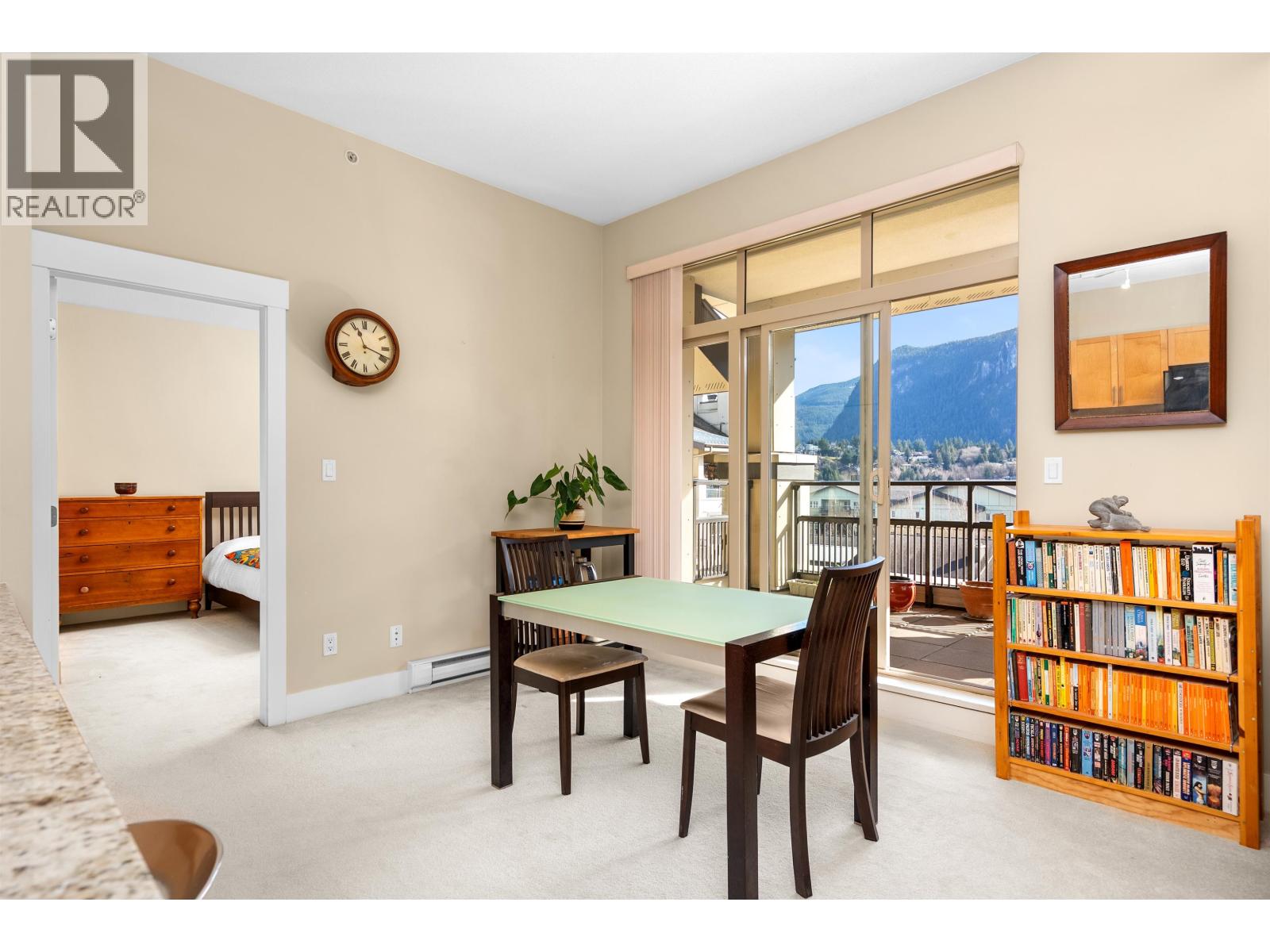 602 1211 VILLAGE GREEN WAY, Squamish