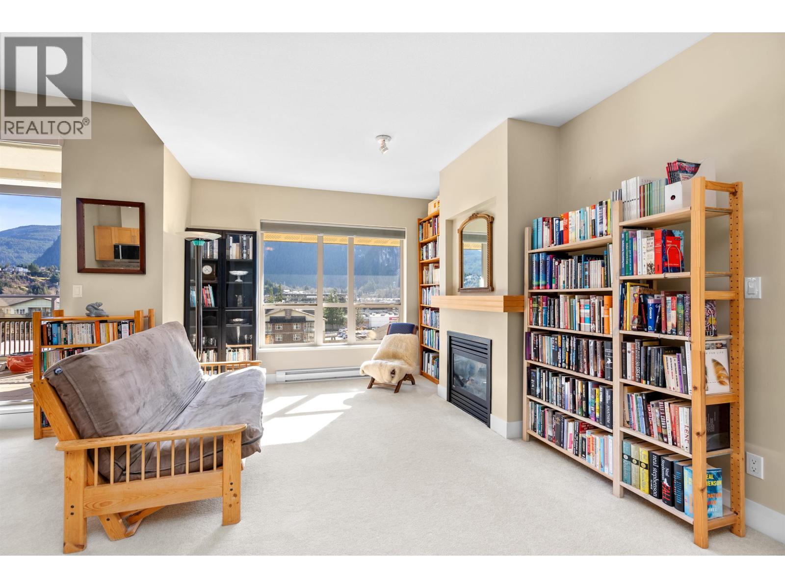 602 1211 VILLAGE GREEN WAY, Squamish