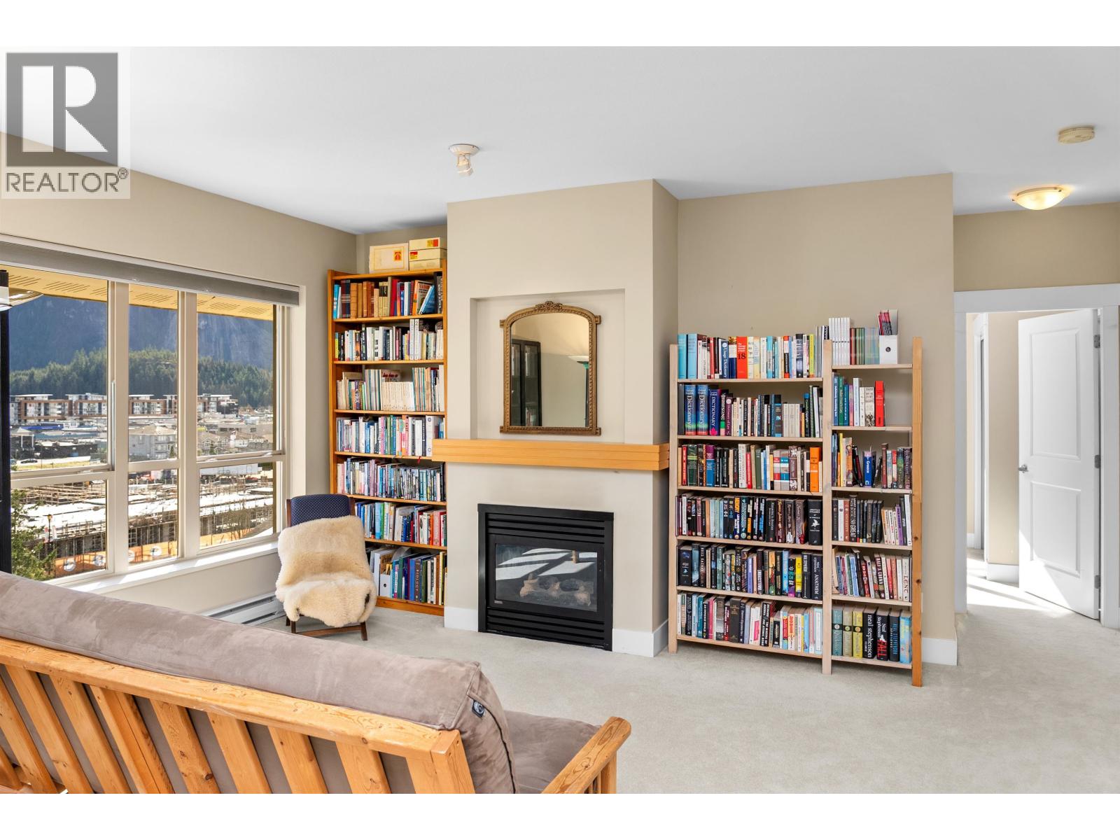 602 1211 VILLAGE GREEN WAY, Squamish