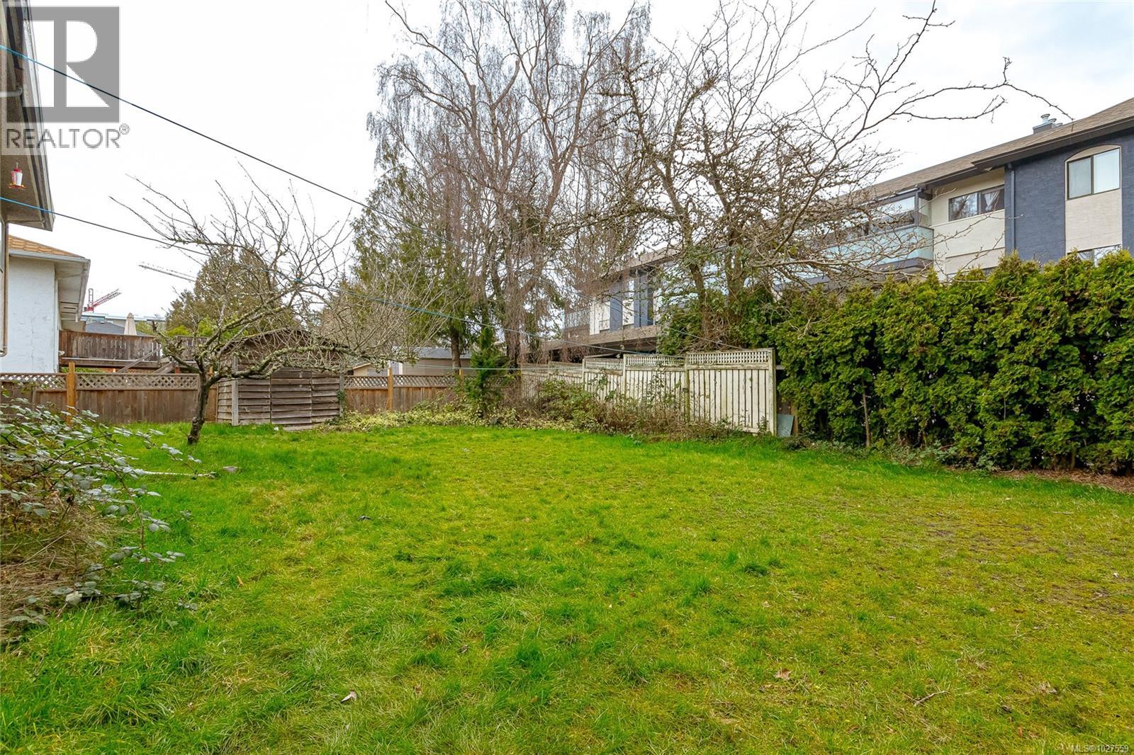  3903 Stockton Crescent, Saanich