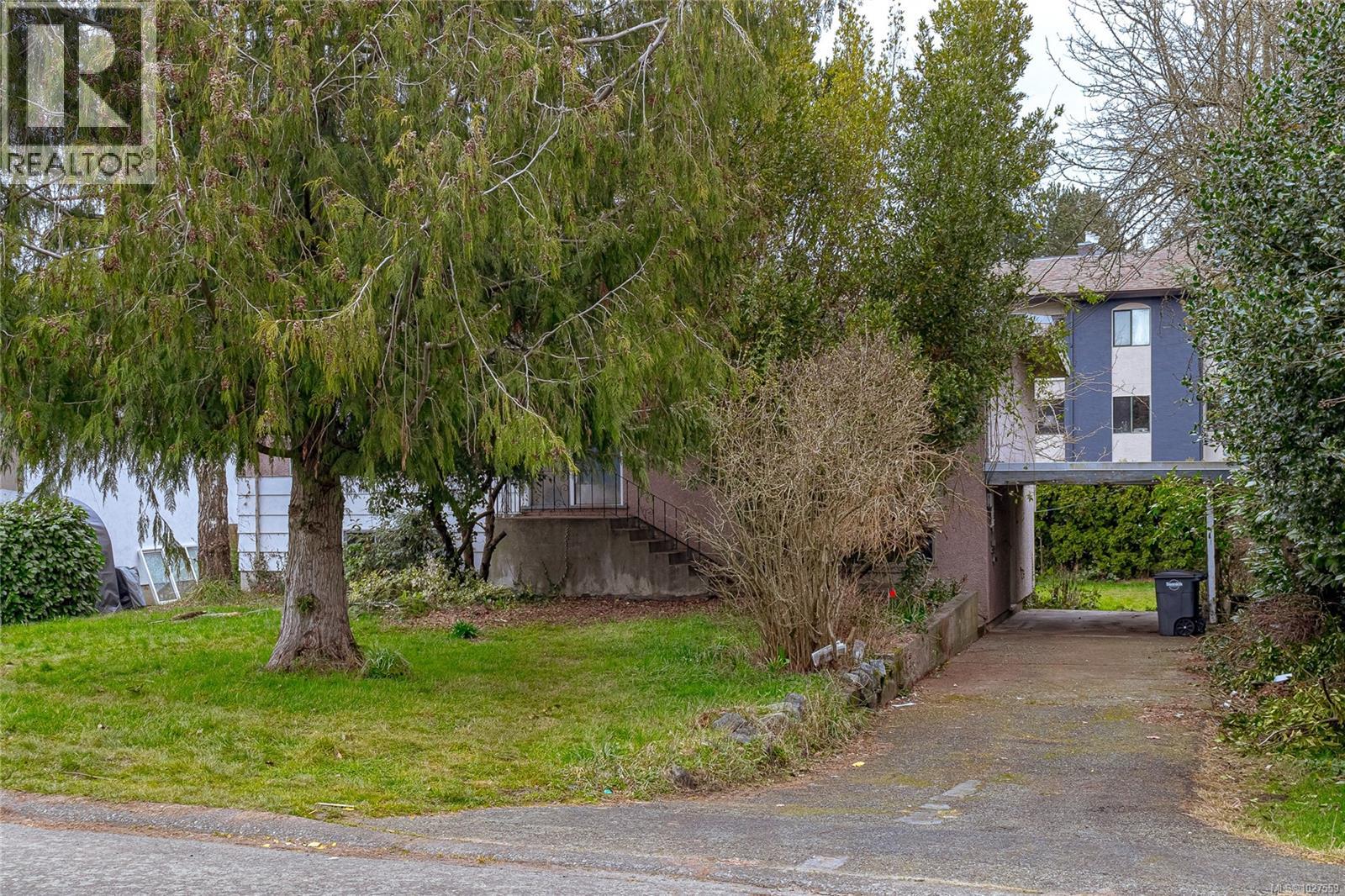  3903 Stockton Crescent, Saanich