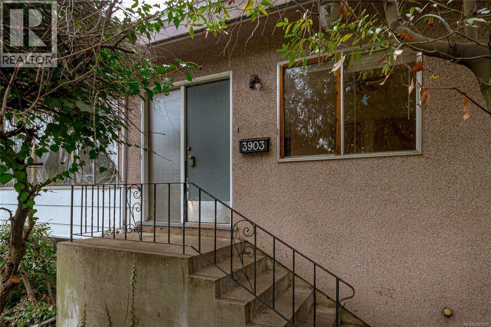  3903 Stockton Crescent, Saanich