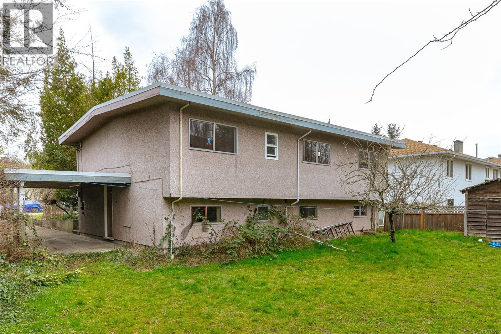  3903 Stockton Crescent, Saanich