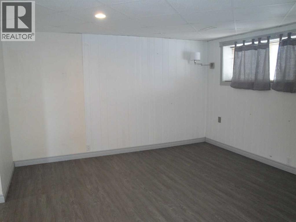 
          88 Abingdon Court Northeast
            <br/>
            <span>Calgary</span>
            , 
            <span>AB</span>
             <span>T2A6S5</span>
         - Photo 16