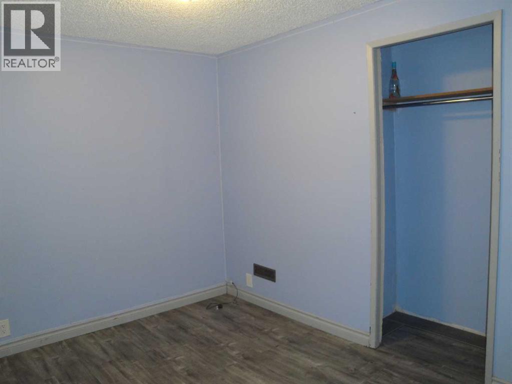 
          88 Abingdon Court Northeast
            <br/>
            <span>Calgary</span>
            , 
            <span>AB</span>
             <span>T2A6S5</span>
         - Photo 22