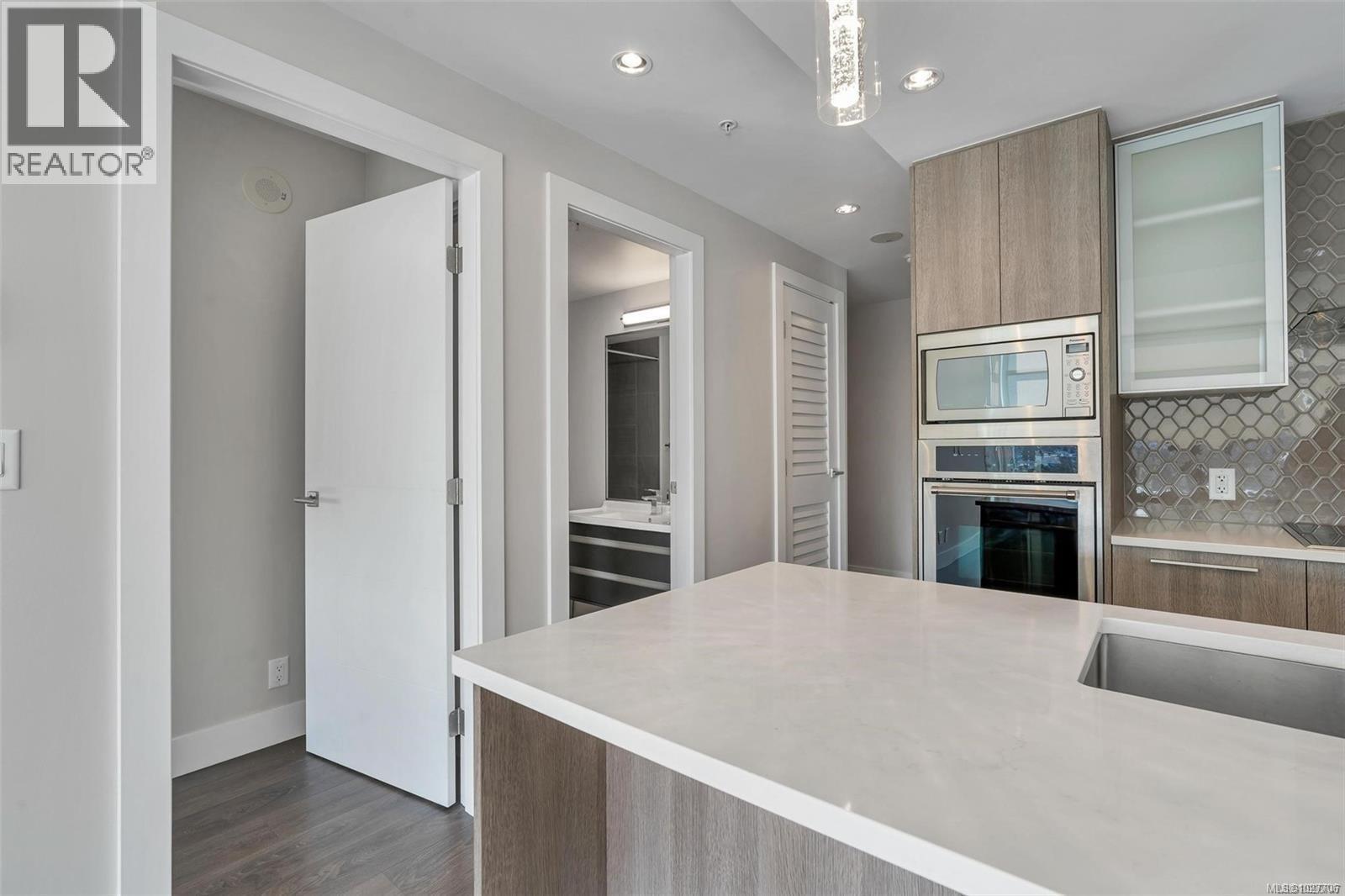 806 960 Yates Street, Victoria