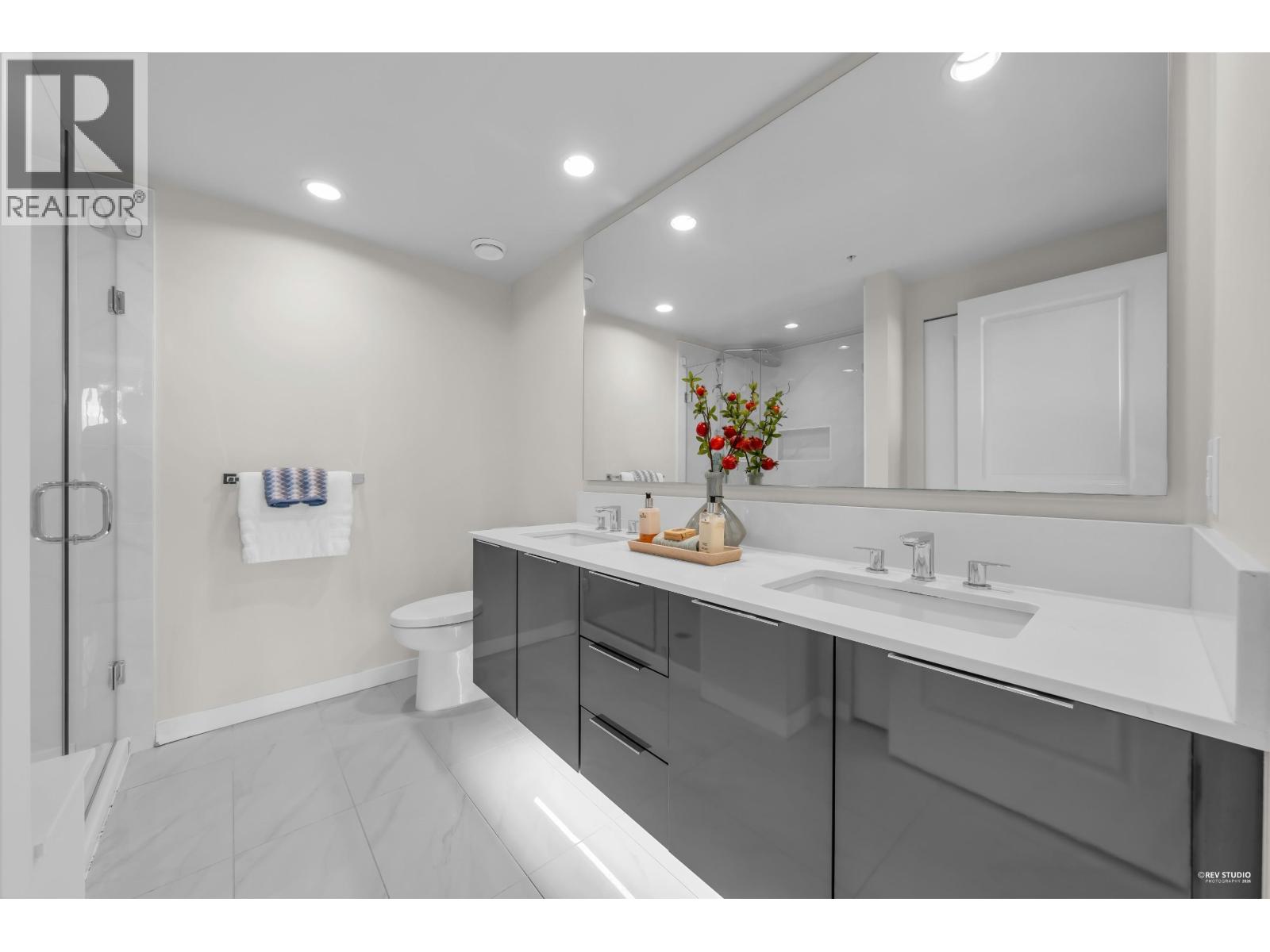 2404 3096 WINDSOR GATE, Coquitlam