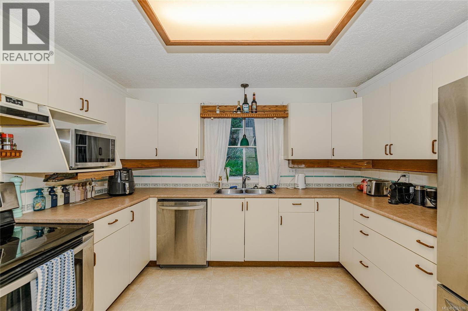  745 Cecil Blogg Drive, Colwood