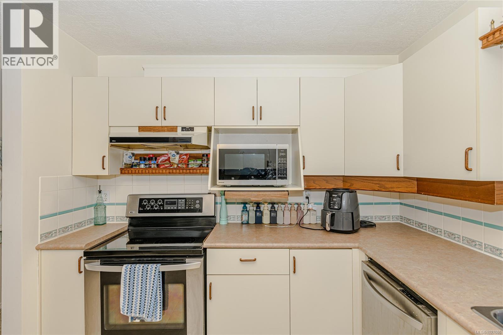  745 Cecil Blogg Drive, Colwood