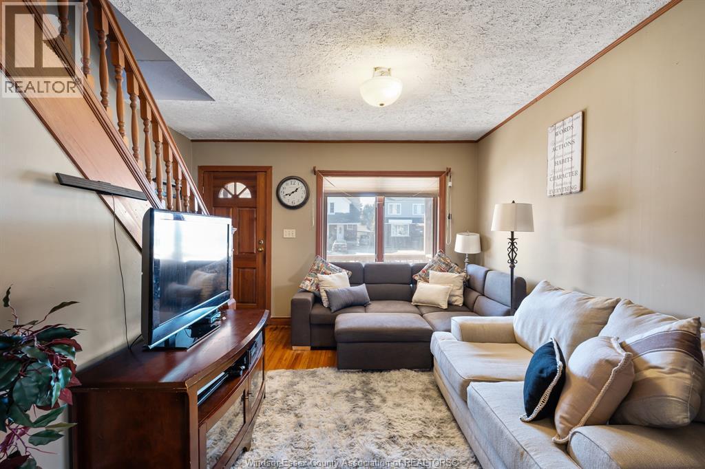 2136 Lincoln ROAD - 3