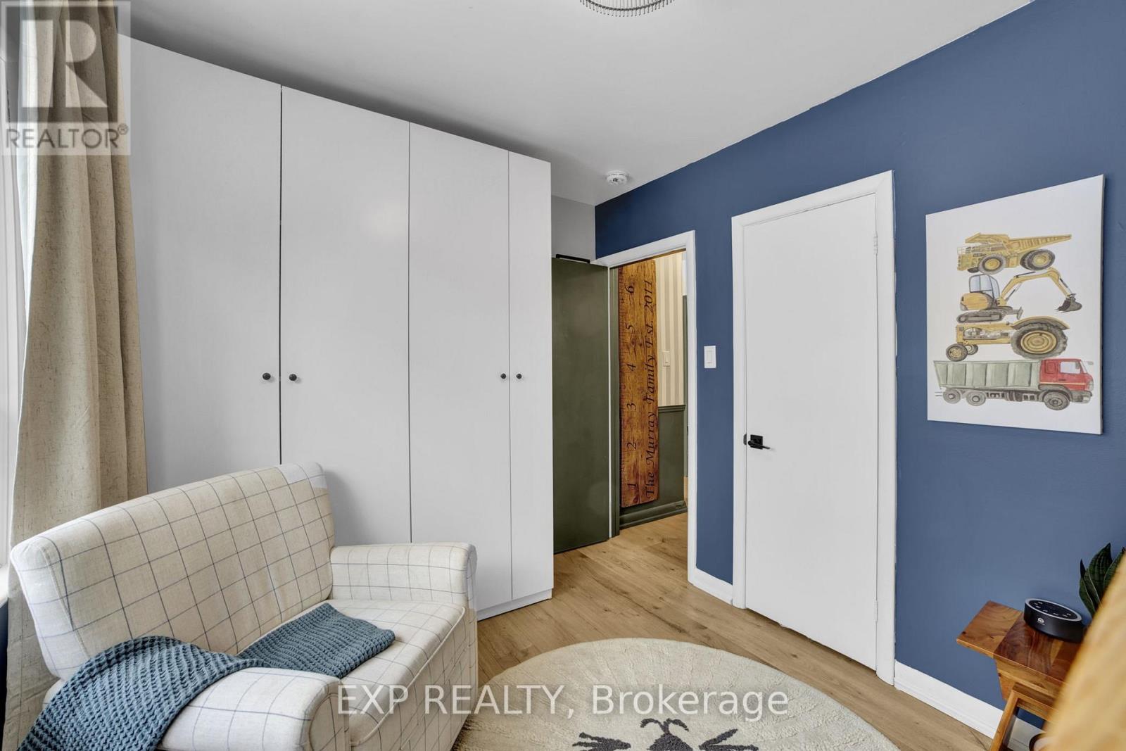 271 LINDEN AVENUE - 23