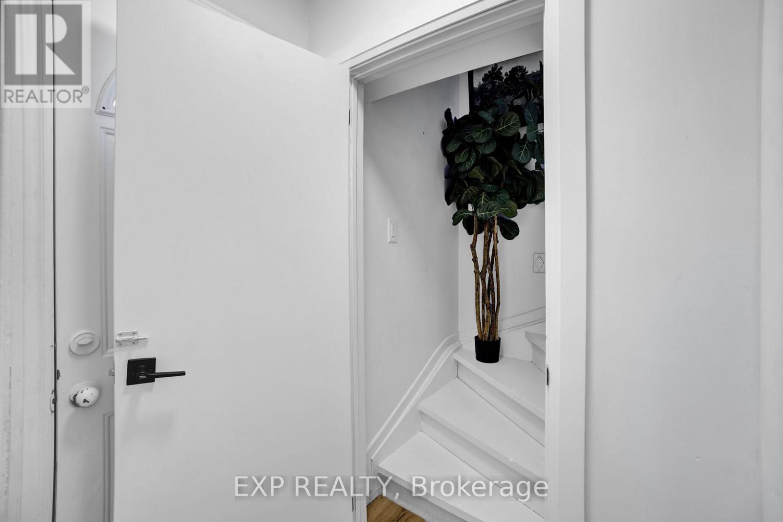 271 LINDEN AVENUE - 24