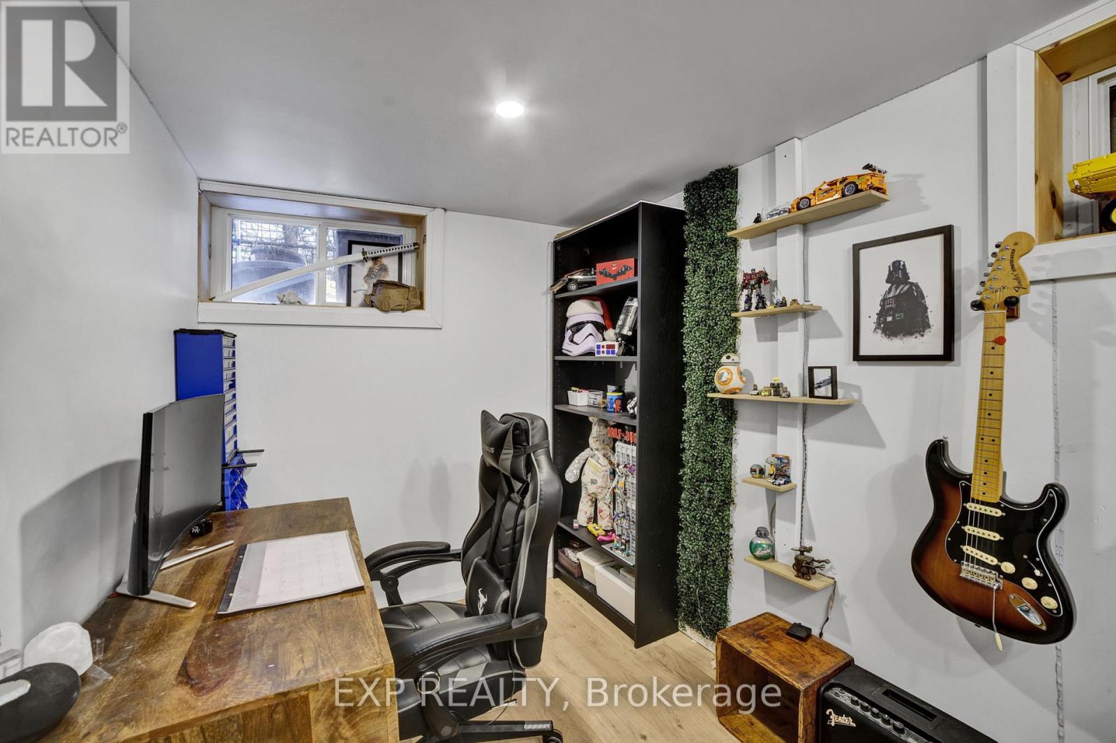 271 LINDEN AVENUE - 31