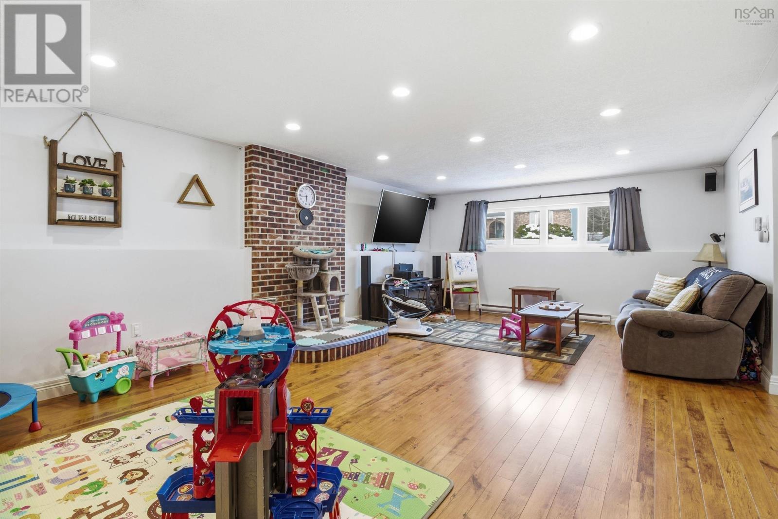 Property 20 of 38 of 84 Shrewsbury Road