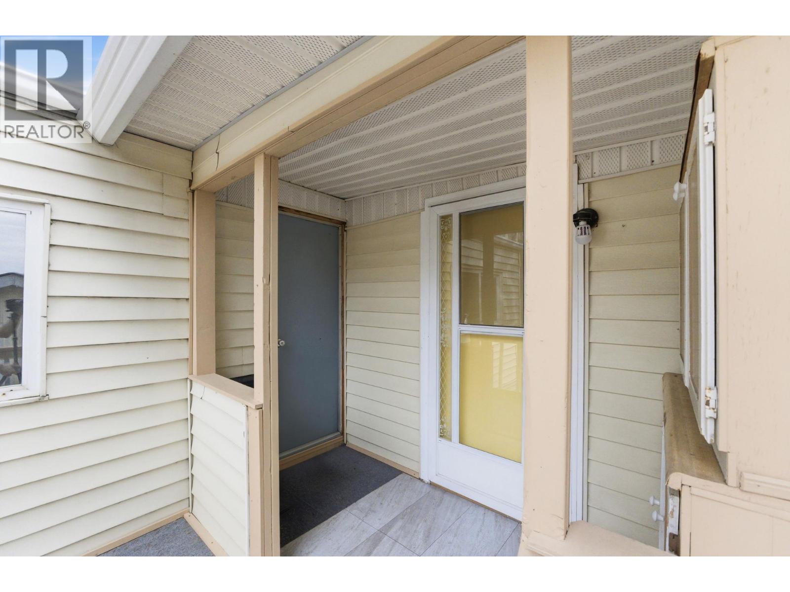 1999 97 Highway S Unit# 197, Kelowna