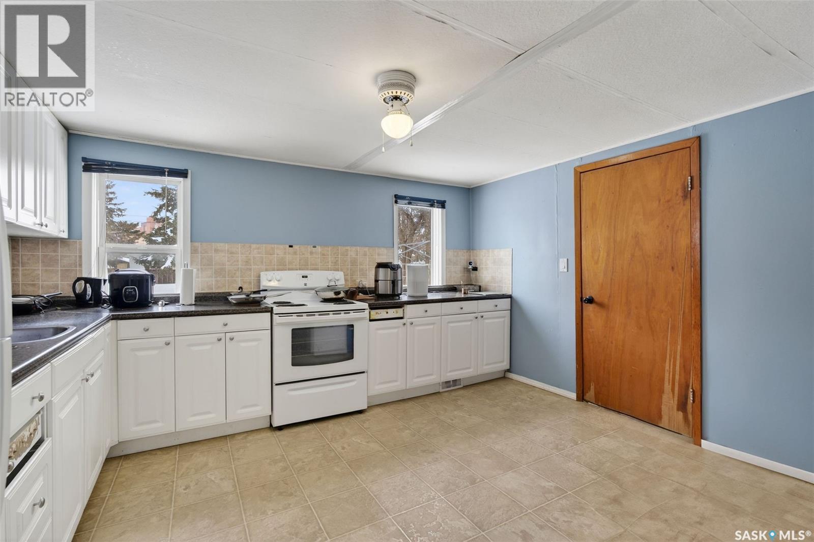 313 BURNS AVENUE W - 11