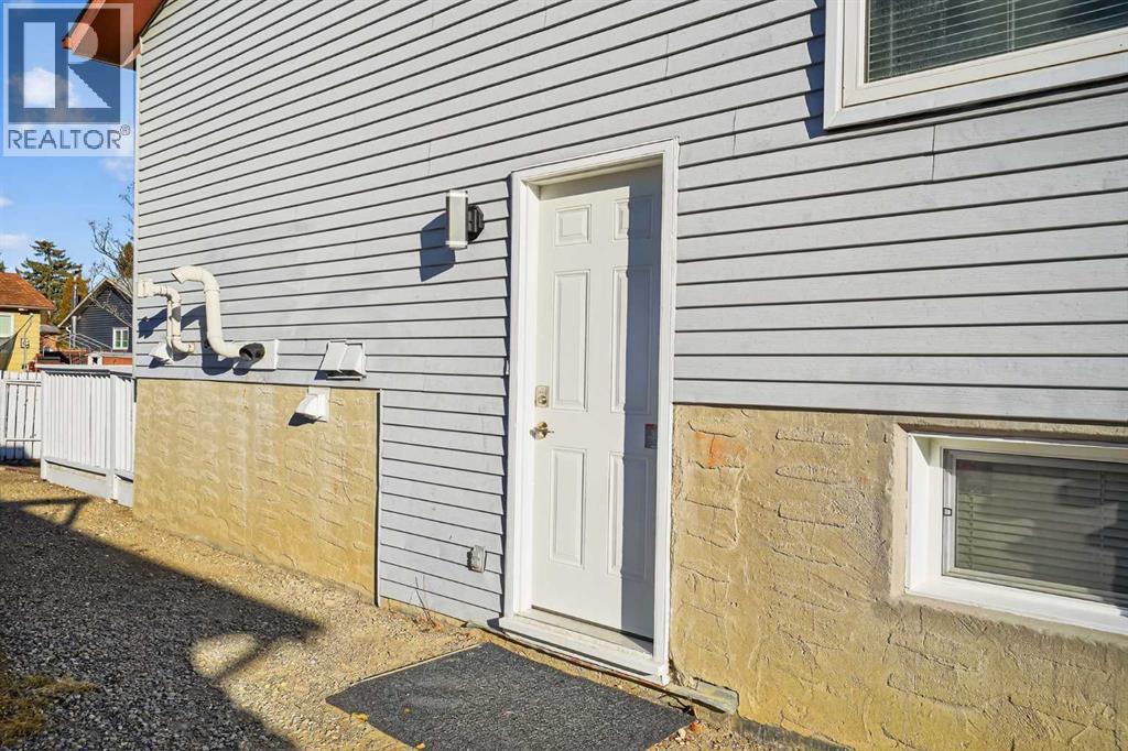 Single Family House Bi-level for Sale in  Bernard Close NW Beddington Heights Calgary 