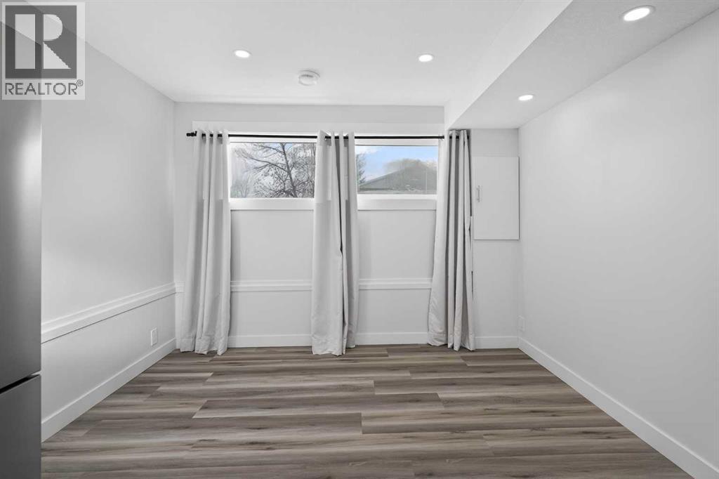 Single Family House Bi-level for Sale in  Bernard Close NW Beddington Heights Calgary 