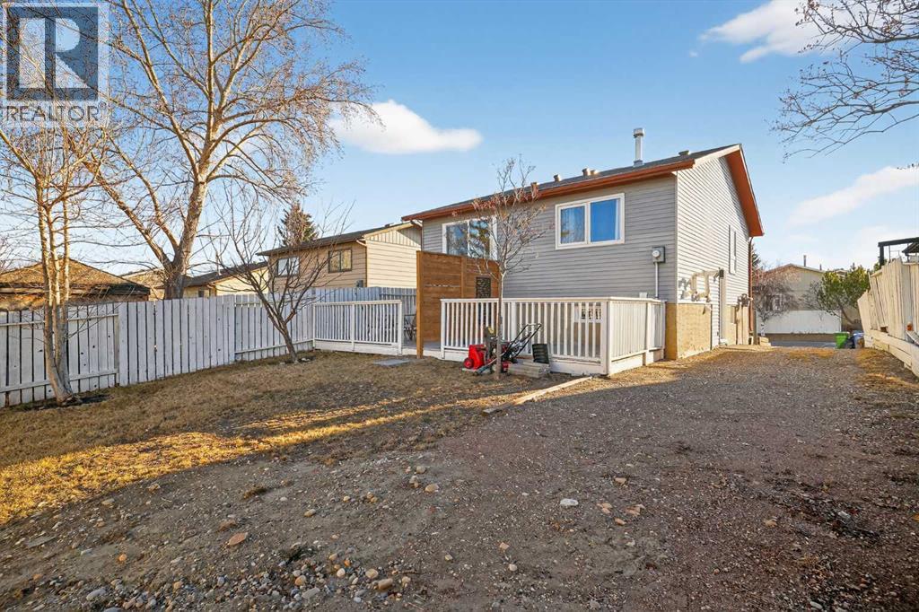 Single Family House Bi-level for Sale in  Bernard Close NW Beddington Heights Calgary 