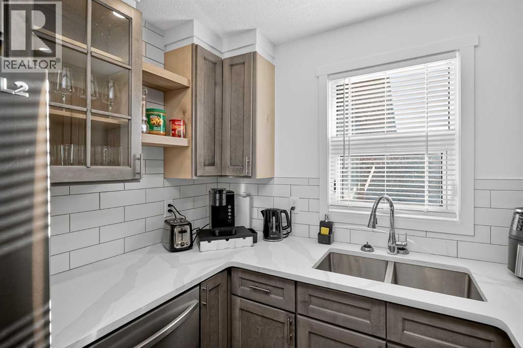 Single Family House Bi-level for Sale in  Bernard Close NW Beddington Heights Calgary 