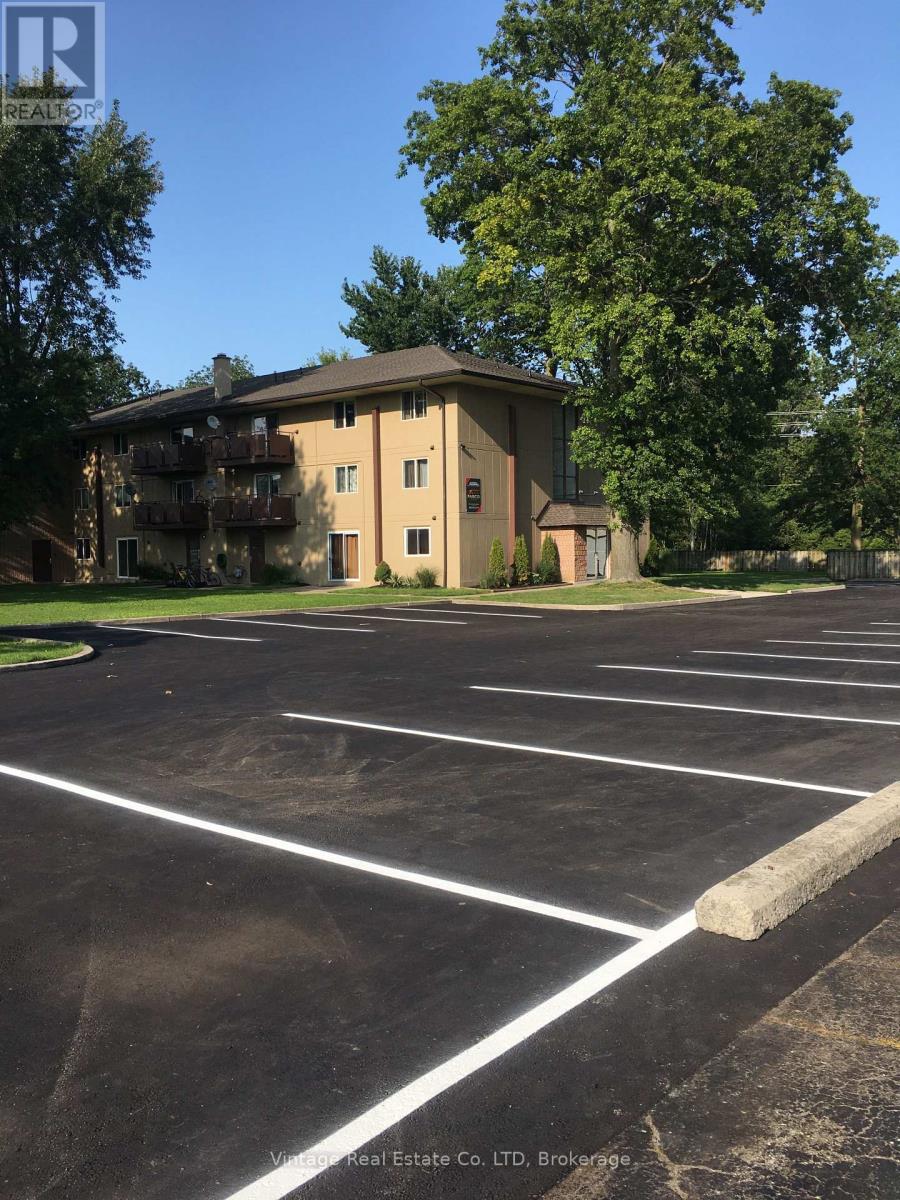 205 - 5821 HENNEPIN CRESCENT