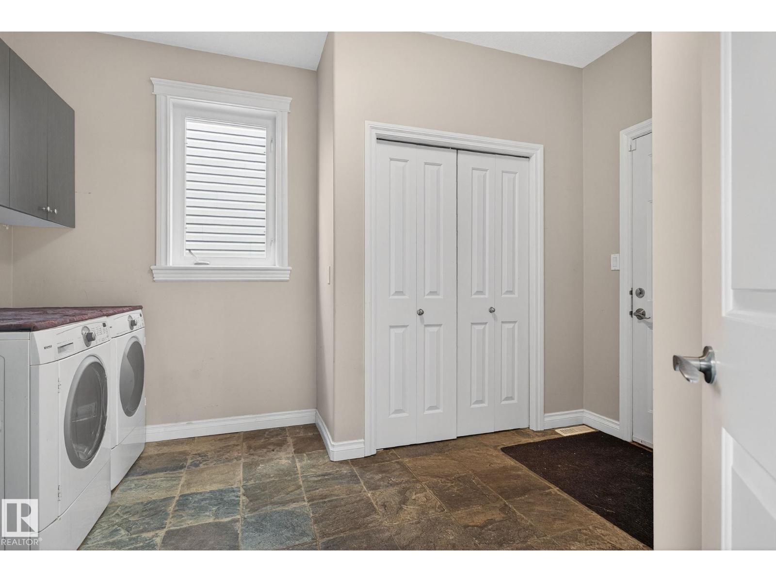 613 STEWART CR SW - 37