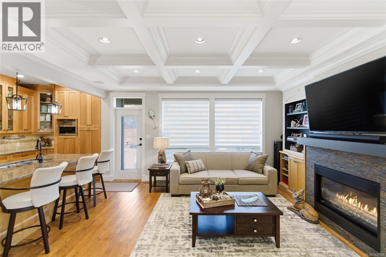 844 Mulholland Dr, Parksville