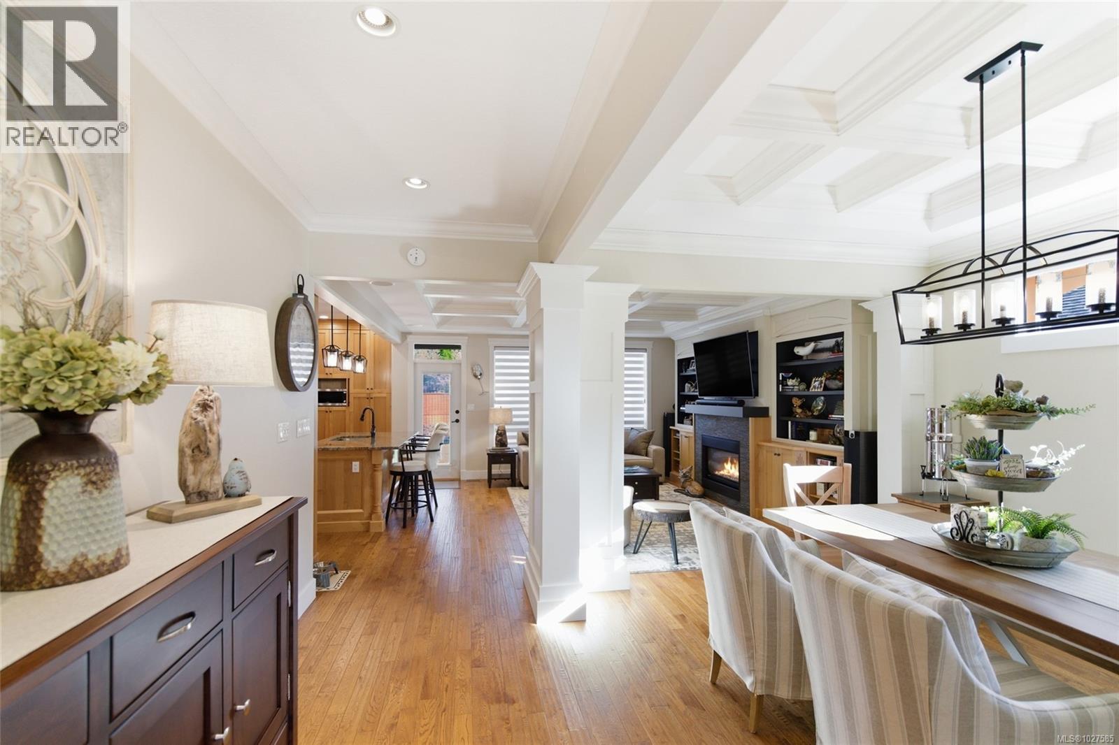 844 Mulholland Dr, Parksville