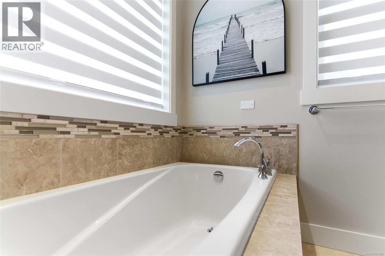 844 Mulholland Dr, Parksville