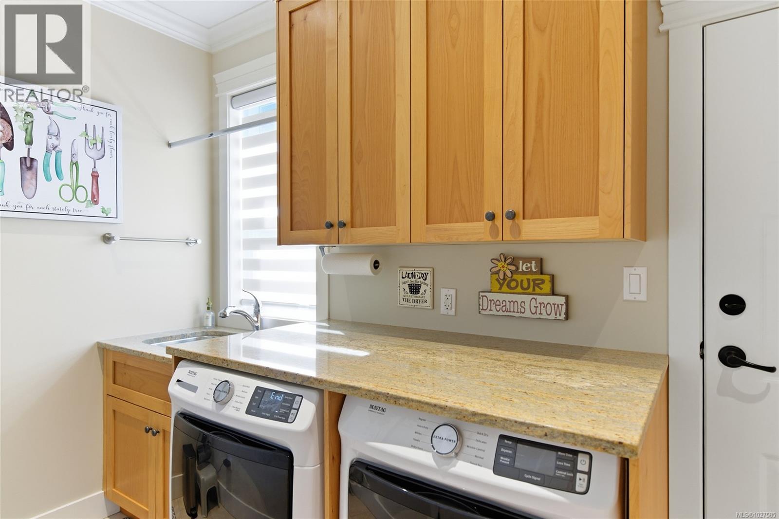 844 Mulholland Dr, Parksville