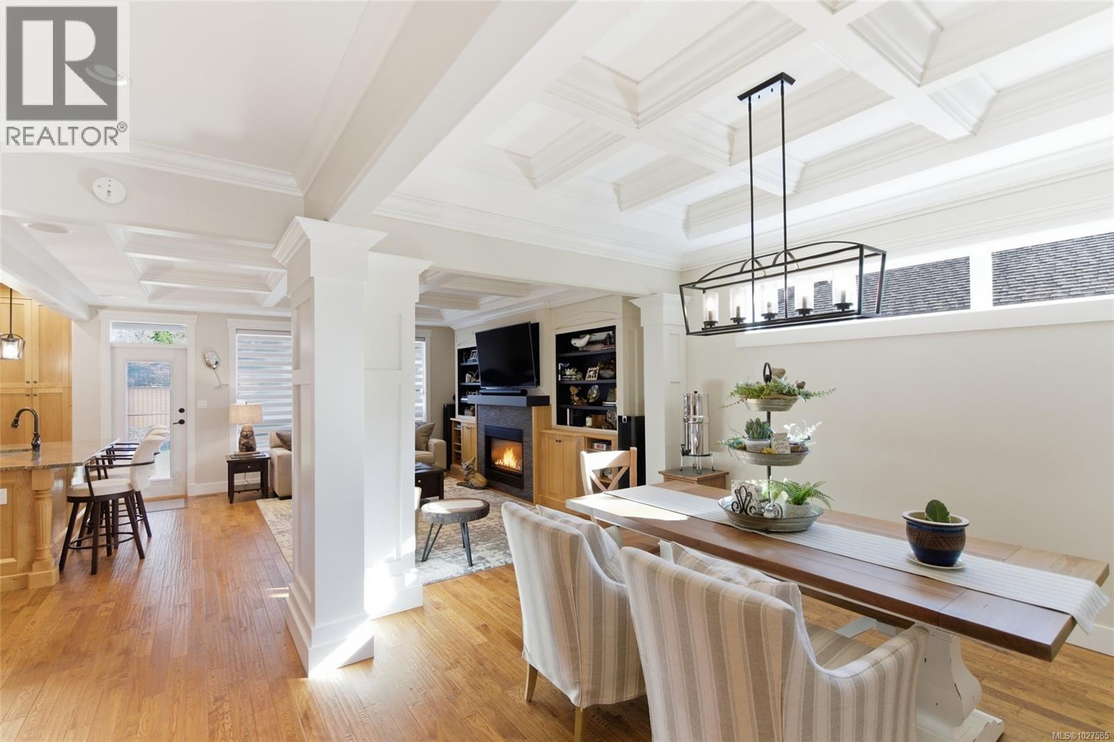 844 Mulholland Dr, Parksville