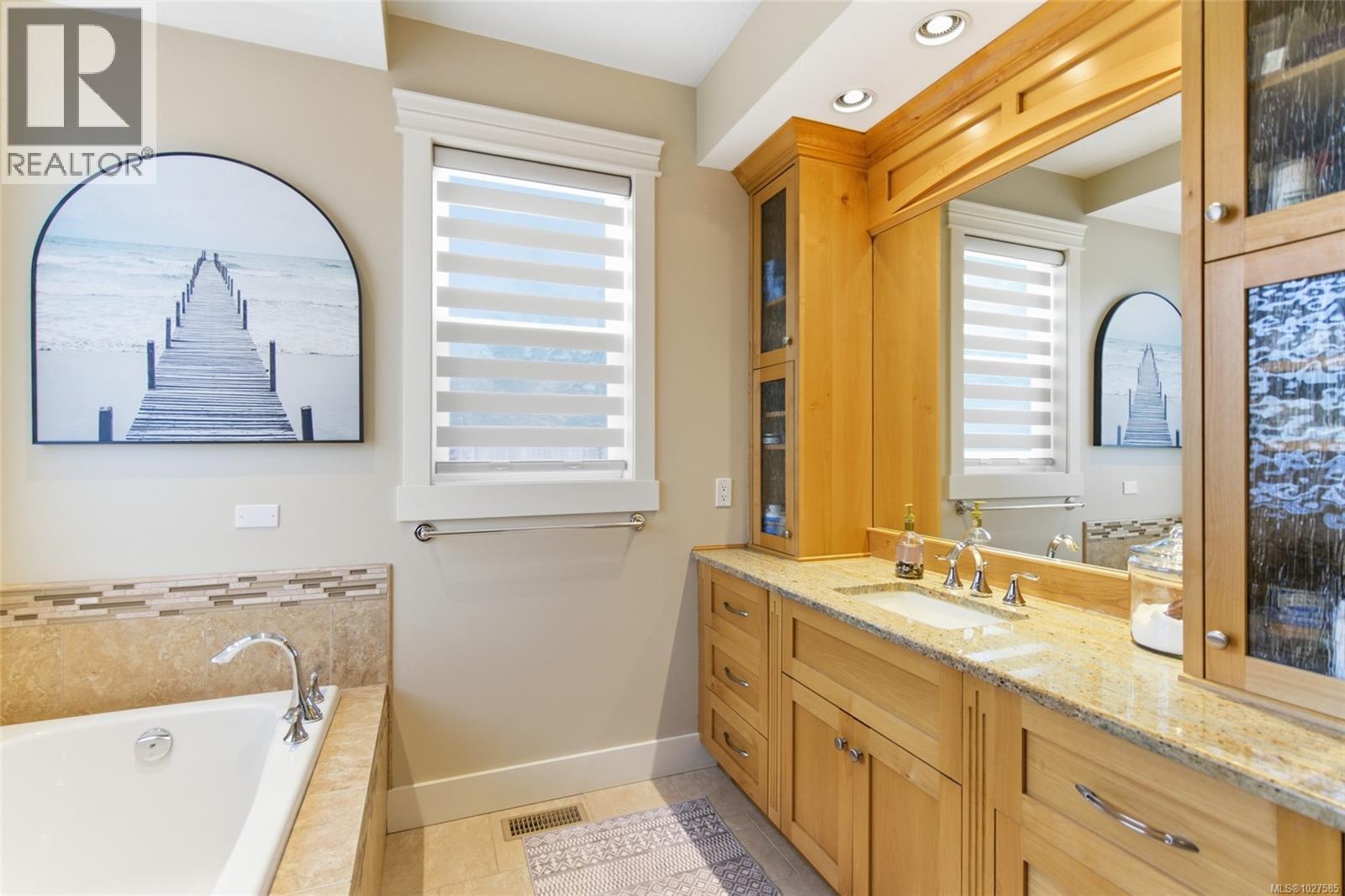 844 Mulholland Dr, Parksville