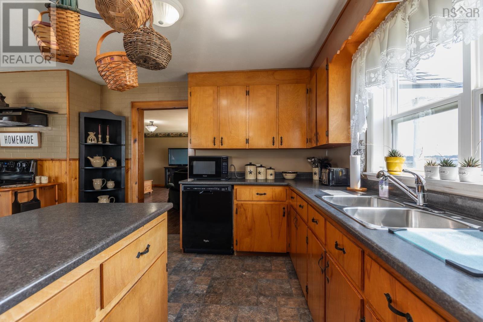 Property 18 of 49 of 926 Highway 304